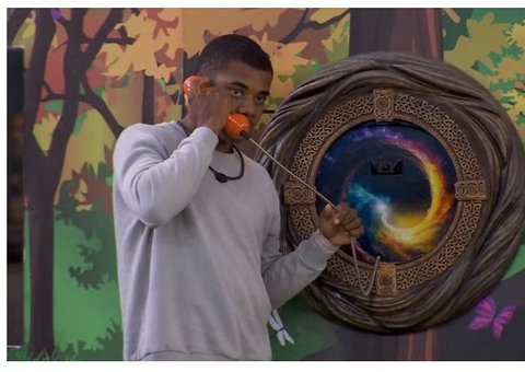 Big Fone toca pela 5ª vez e Davi atende mais um trote