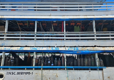 Embarcação e 127 cilindros de oxigênio, avaliados em mais de R$ 3 milhões, são apreendidos em Coari