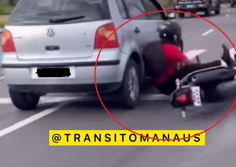 Motociclista é arrastado por carro durante acidente na Avenida das Torres