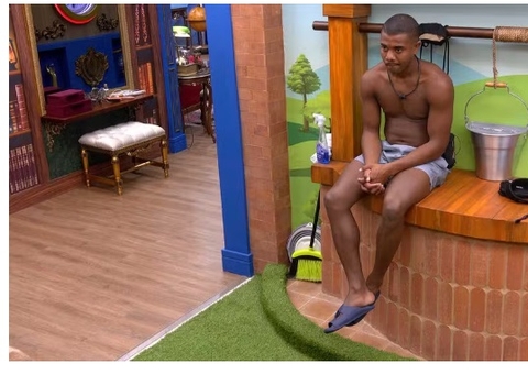 Davi arma estratégia para escapar de flagras da Líder