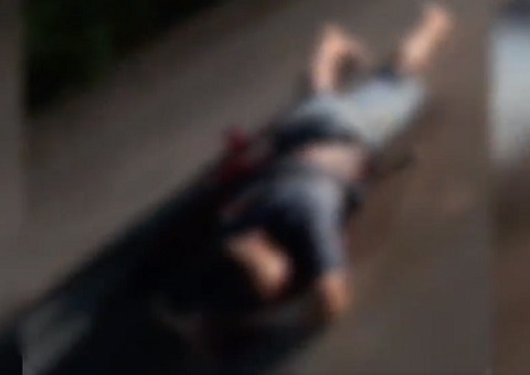 Trabalhadores do Distrito encontram homem agonizando no meio da rua em Manaus