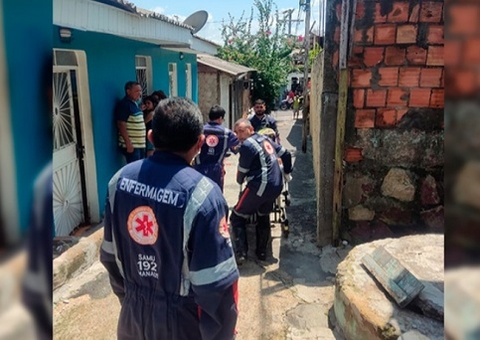 Crianças são resgatadas após serem aprisionadas em casa pela mãe em Manaus
