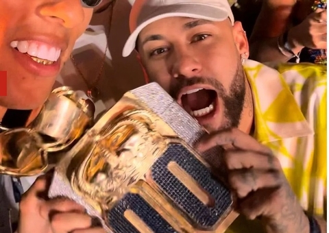 Neymar ganha cordão de R$ 2 milhões de influenciador investigado pela PF em cruzeiro