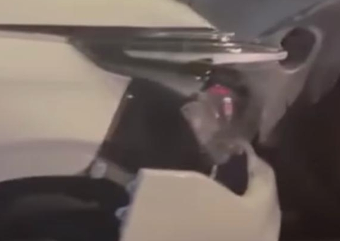 Motorista freia para pedestre e causa engavetamento entre 4 carros em Manaus; vídeo