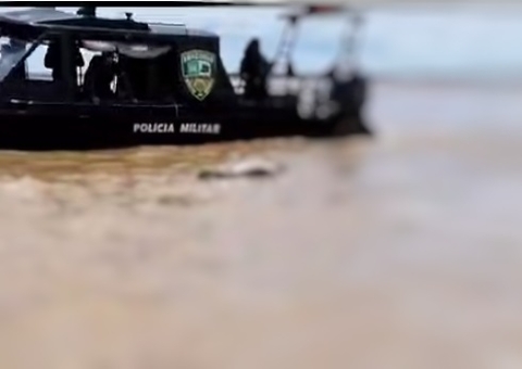 Corpo é encontrado boiando no meio do rio no Amazonas; vídeo