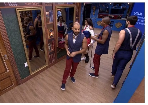 Davi brinca com Matteus antes da festa: 'tá de batom?'