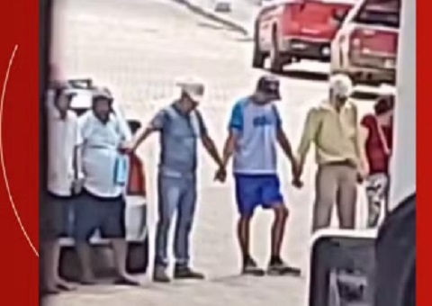 Criminosos fazem reféns de 'cordão humano' durante assalto à Banrisul em RS