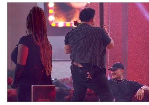 Lucas Henrique sensualiza para Rodriguinho durante festa no BBB; vídeo