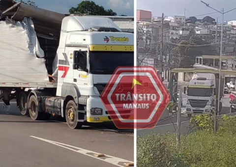 Carreta engata em limitador de altura e deixa trânsito parado no São Jorge