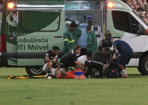 Bruno Lima, do Audax, fratura a perna em partida contra o Vasco na Arena da Amazônia