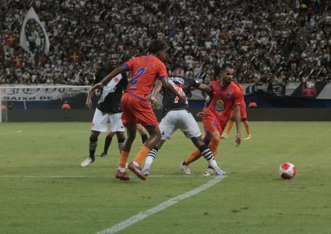Começa segundo tempo entre Vasco e Audax na Arena da Amazônia