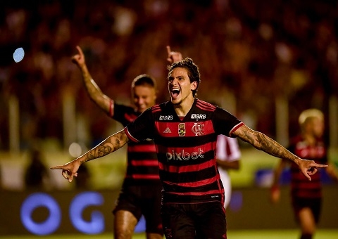 Flamengo vence Bangu por 3 a 0 e assume liderança do Carioca