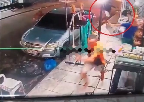 Vídeo mostra homem sendo assassinado na frente do irmão no Santo Agostinho