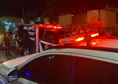 Mototaxista bate em kombi e morre ao ser atingido por ônibus no Colônia Terra Nova