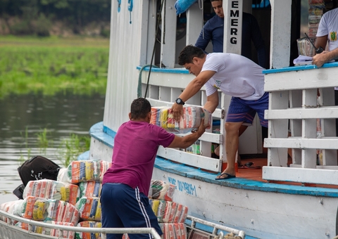 Mais de 4,7 mil famílias afetadas pela seca no Amazonas recebem ajuda humanitária