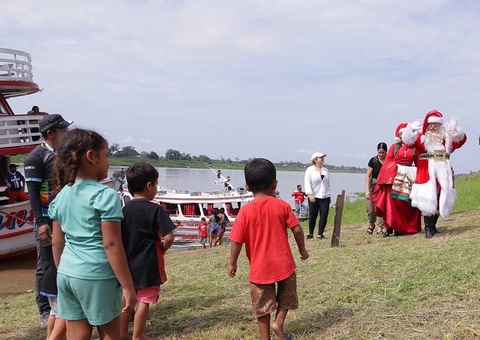 Prefeitura realiza ação natalina com distribuição de brinquedos em Manaus