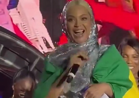 Beyoncé leva fãs à loucura ao aparecer em evento em Salvador