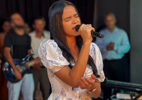 Cantora gospel de 18 anos morre em acidente 