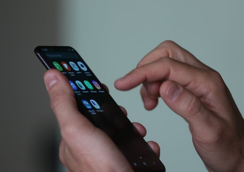 Plataforma é condenada a indenizar cliente que comprou celular e recebeu pedras