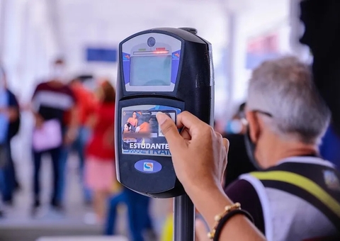 Governo do Amazonas anuncia renovação do Passe Livre Estudantil para 2024