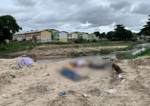 Facção executa dois homens às margens de igarapé em Manaus