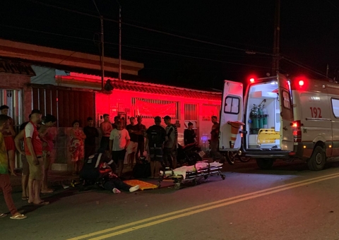 Carro atropela motociclistas de app em acidente em Manaus