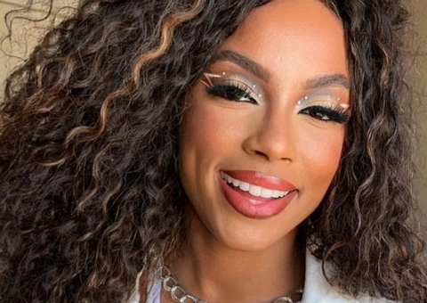 Ex-BBB Lumena conta que teve cabelo revistado em festa de Réveillon