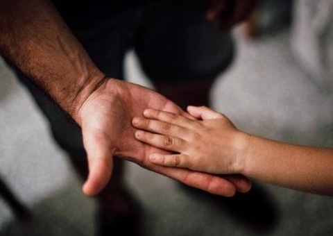 Brasil registrou mais de 172,2 mil crianças sem nome do pai em 2023