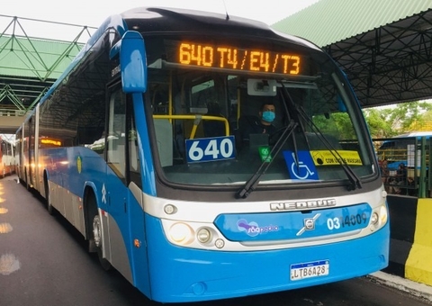 Adolescente assalta ônibus 640 e é espancado por passageiros em Manaus