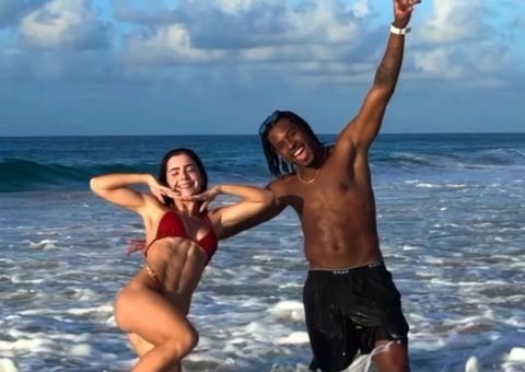 Jade Picon e Paulo André curtem Noronha juntinhos e fãs vão à loucura 