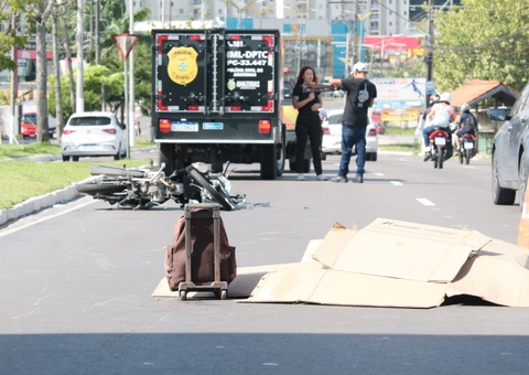 Idosa morre atropelada embaixo de passarela ao tentar atravessar avenida em Manaus