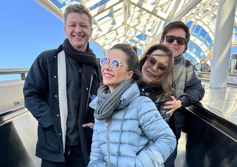 Sandy viaja com o ex-marido Lucas Lima e os pais 