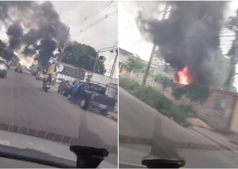 Incêndio espalha nuvem de fumaça e assusta moradores em Manaus