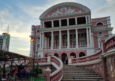 Teatro Amazonas suspende atividades para serviços de manutenção