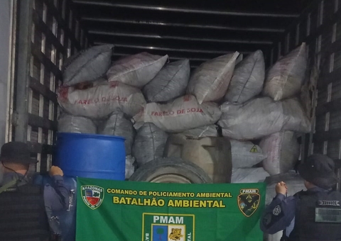 Caminhoneiro é preso com carga ilegal de carvão na AM-010