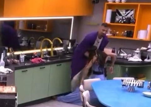 BBB 24: Alana desmaia nos braços de Nizam