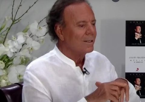 Julio Iglesias é detido em aeroporto e motivo surpreende