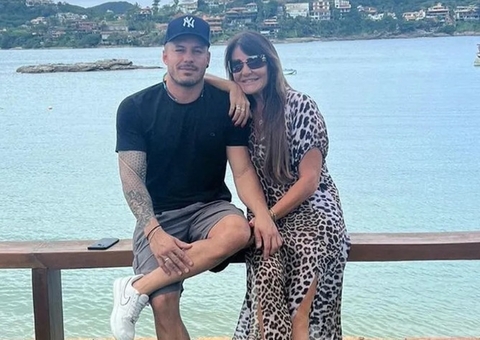 Mãe de Isis Valverde e universitário terminam namoro, diz jornal 