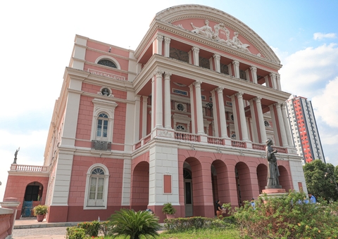 Teatro Amazonas é reaberto para visitação do público