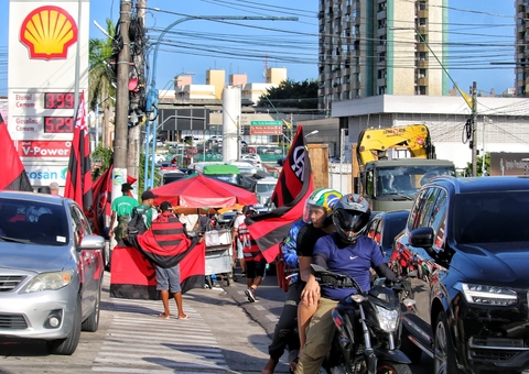 Torcedores começam a lotar Arena da Amazônia para jogo do Flamengo