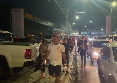 Torcedores reclamam de preço do estacionamento em noite de jogo do Flamengo