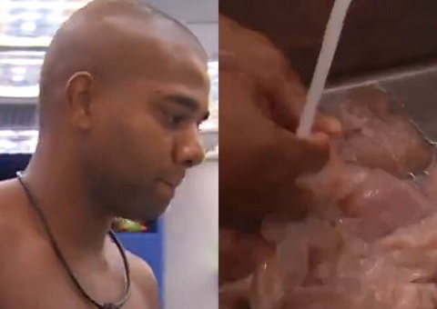 BBB24: Davi choca internautas ao lavar frango na pia 