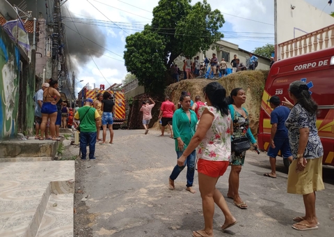 'Em minutos o fogo consumiu a casa', diz testemunha sobre início de incêndio em Manaus