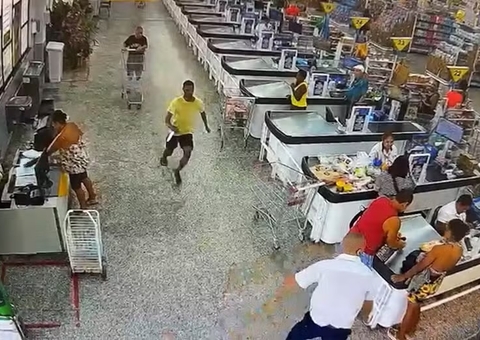 Segurança é morto a facadas após impedir furto de chocolates; veja vídeo