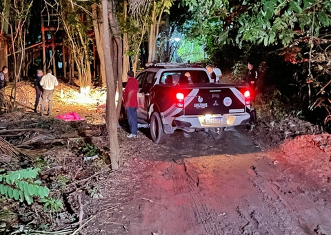 Homem é assassinado e deixado em matagal de Manaus