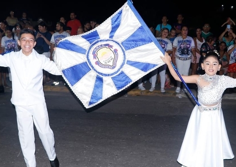 Unidos do Alvorada abre desfile das escolas de samba do grupo Especial de Manaus