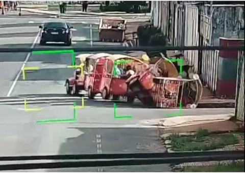 Trenzinho da alegria tomba em acidente e deixa feridos; vídeo