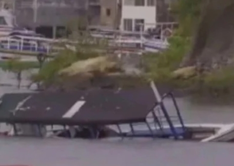 Marinha encerra as buscas por vítimas do naufrágio na Bahia