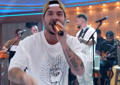 Vocalista do Jeito Moleque vira meme após errar letra de música do Backstreet Boys no 'Encontro'