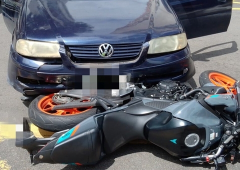 Motociclista fica ferido durante acidente em cruzamento no Centro